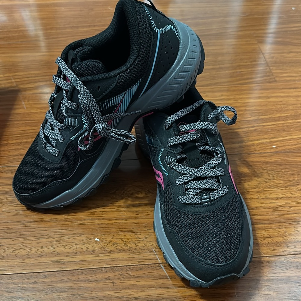 Women Saucony brand new